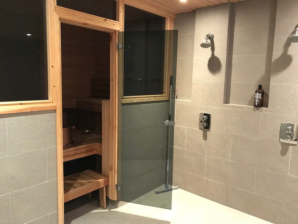 Indoor sauna sitting across from the Jacuzzi, villa Tuusula Finland