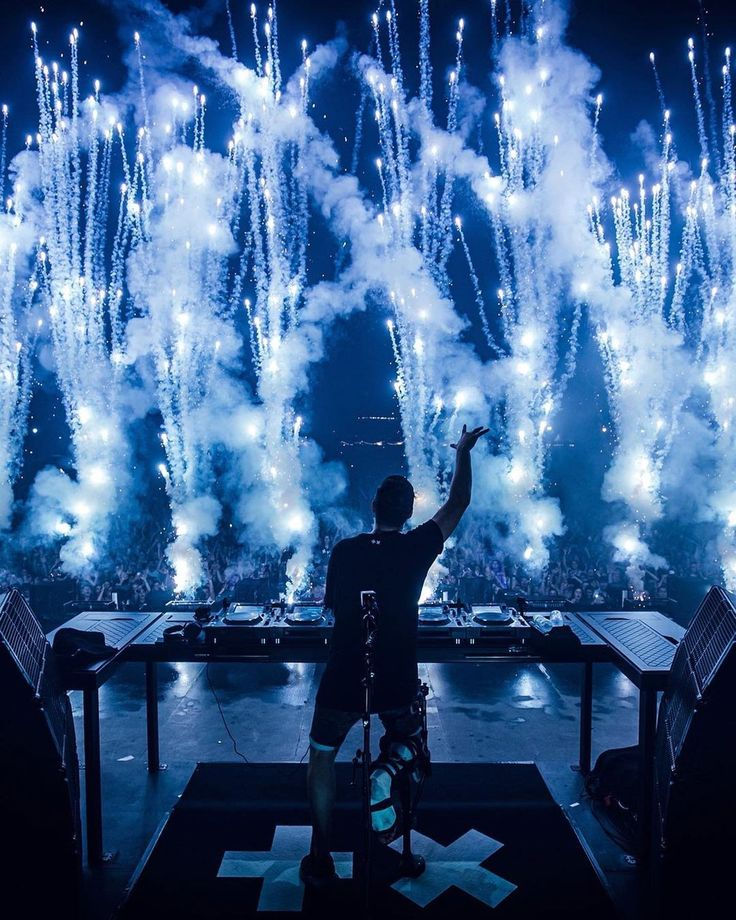 INFIDELIDADE: DJs assumem o primeiro lugar na lista das profissões com maior índice de infidelidade no mundo