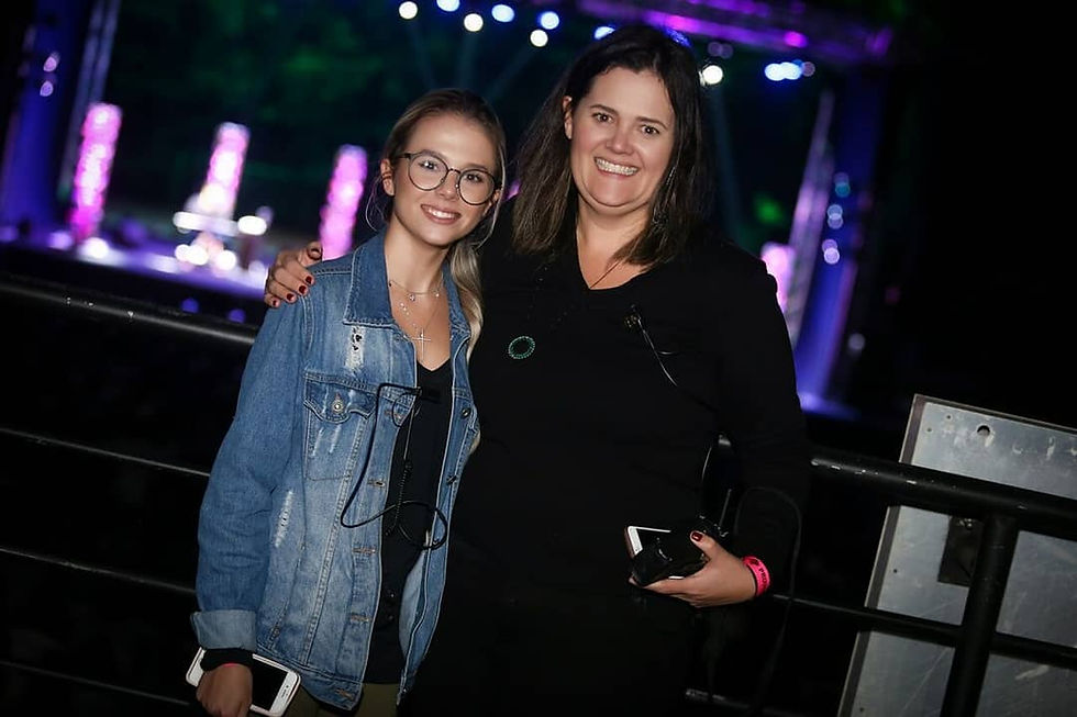 VISIONÁRIA: Como a gerente comercial do Music Park Carla Buenevides, revolucionou a gestão noturna de Santa Catarina