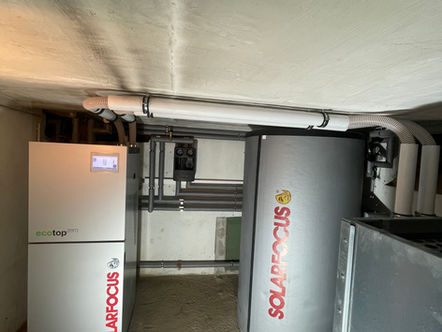 Solarfocus ECOTOPzero Pelletanlage mit Hygienespeicher und Pelletbox in Steinen installiert!