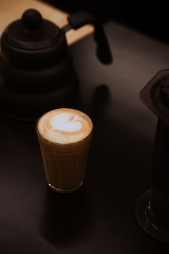 Café com latte art em cafeteria de café especial em São Paulo, mais precisamente, na loja do Piccolo na Av. Paulista.