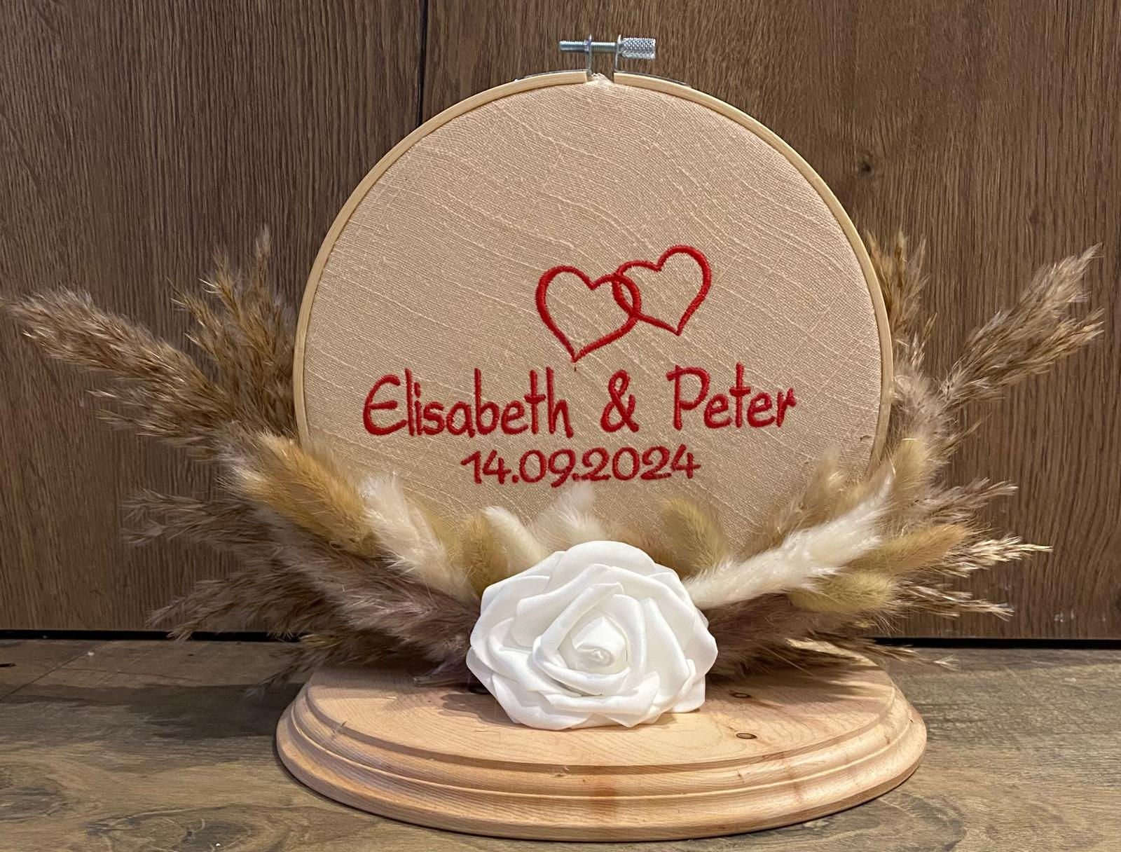 Hochzeitsgeschenk personalisiert bestickt