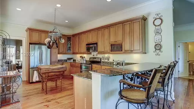 TOP 5 LISTINGS BETWEEN $800K-$950K FEATURING KITCHENS