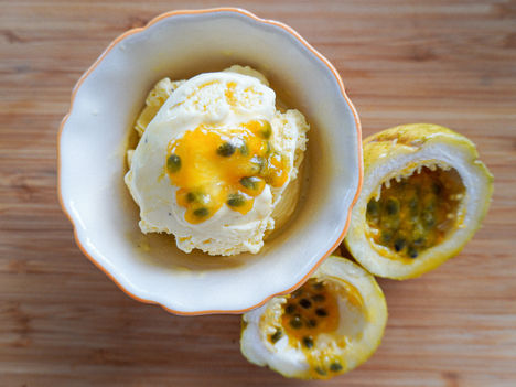 Dos mantecados hechos en casa