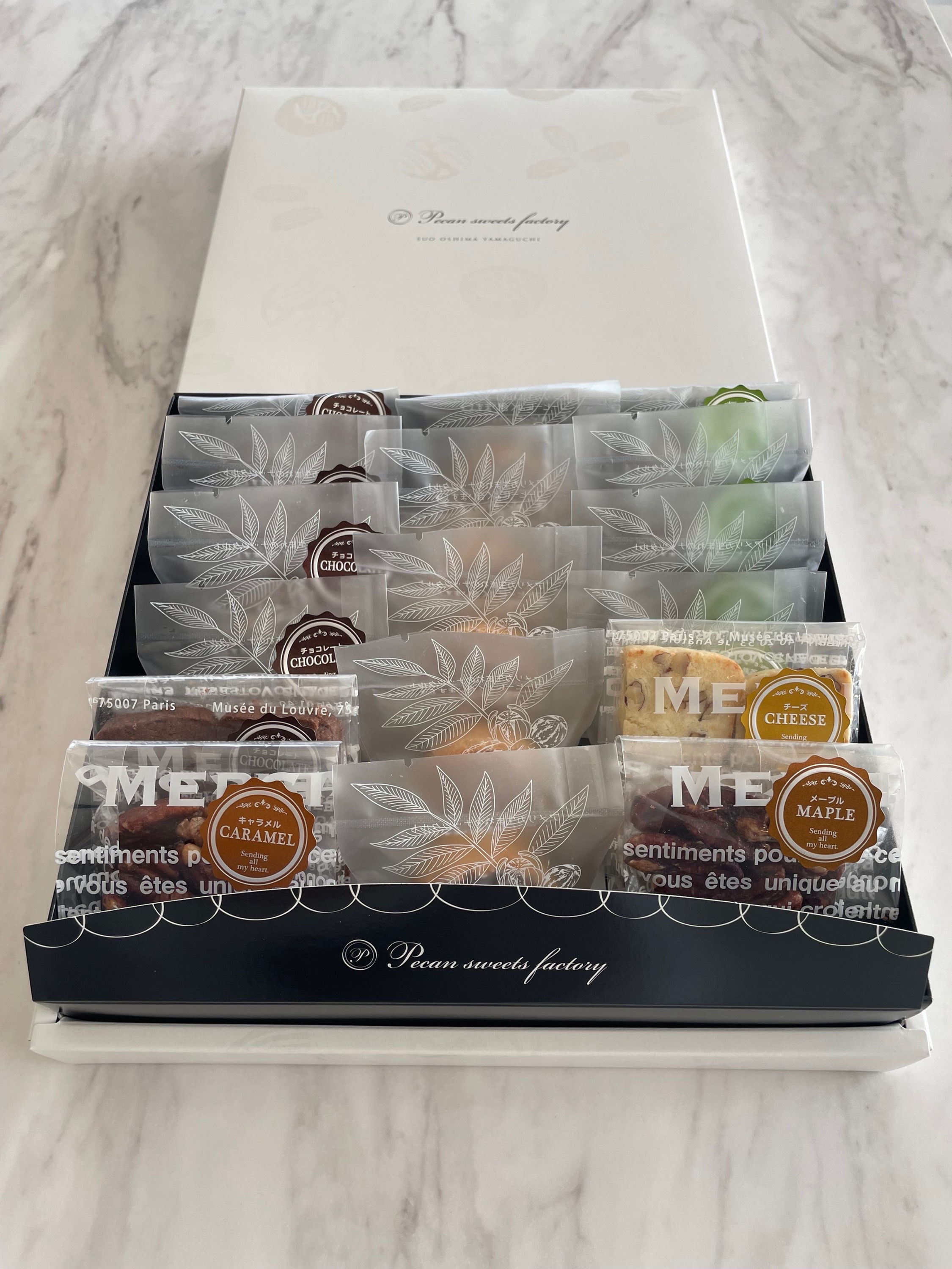 ☆冬季ギフト☆ 定番のオリジナルピーキャンタルト・クッキーに加え、季節限定のショコラ・抹茶のタルト、キャラメルナッツなど全7種17個を詰め合わせたギフトです!