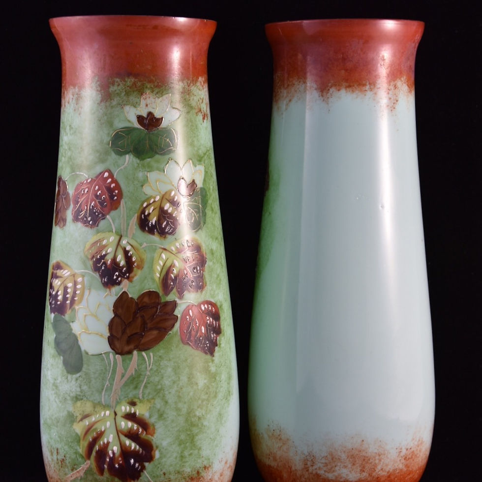 Thumbnail: paar antieken opaline vazen (2) groot formaat bloemen design hand geschilderd zacht groene tinten begin 1900