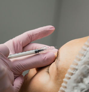 contour-plastic-cosmetologist-injects-botulinum-toxin-tighten-smooth-out-wrinkles-skin-fem