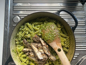 pot of pesto pasta