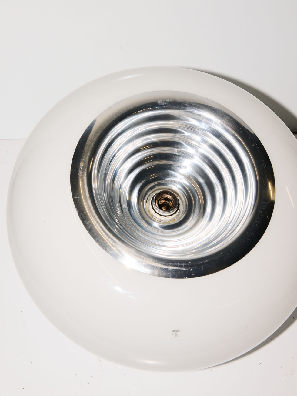 Pier Giacomo Castiglioni (1913 - 1968) et Achille Castiglioni (1918 - 2002)
Suspension Black & White
Modèle crée en 1965
©white.walls