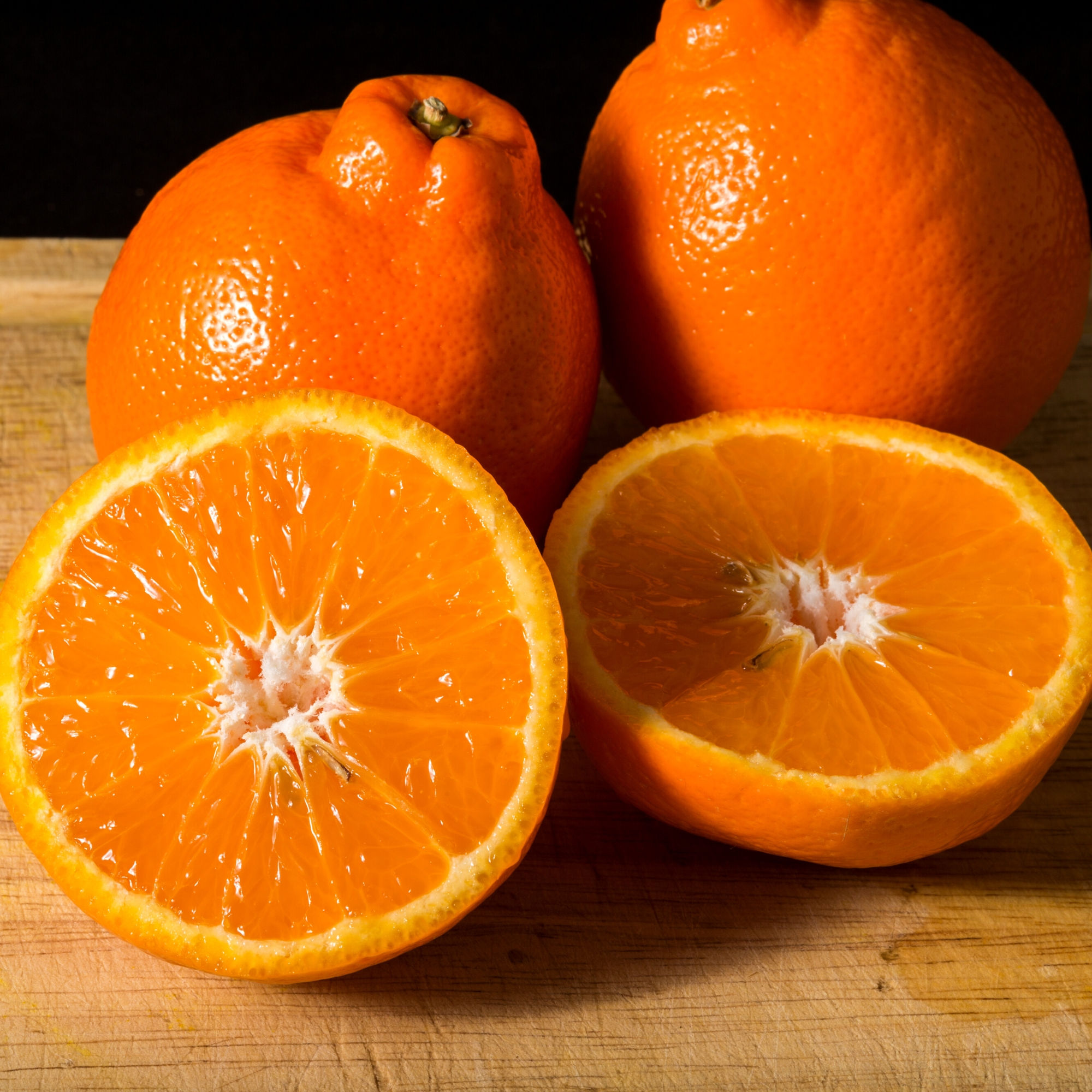 tangelo minneola sur une table