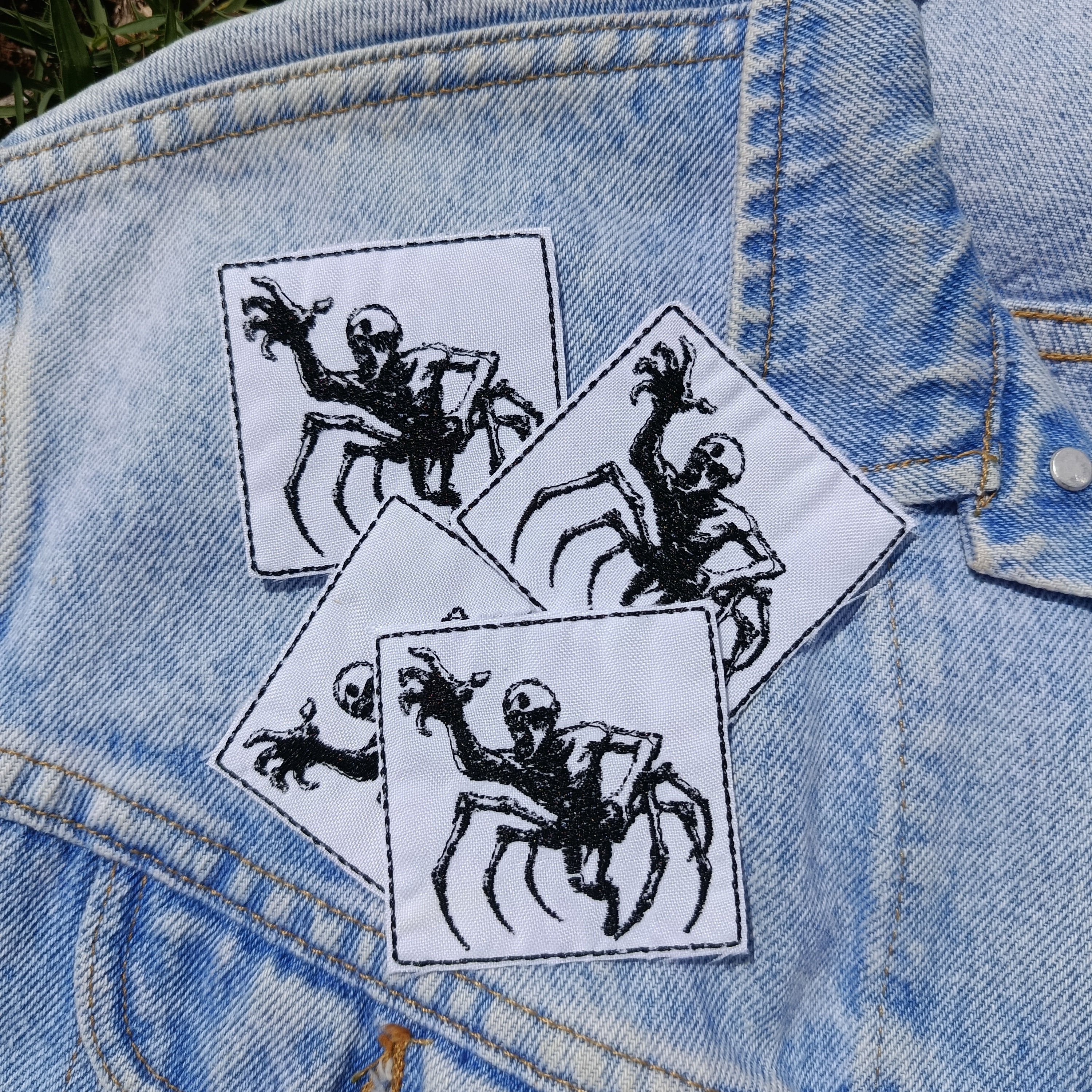 Criatura Humanoide - Patch Bordado com Termocolante