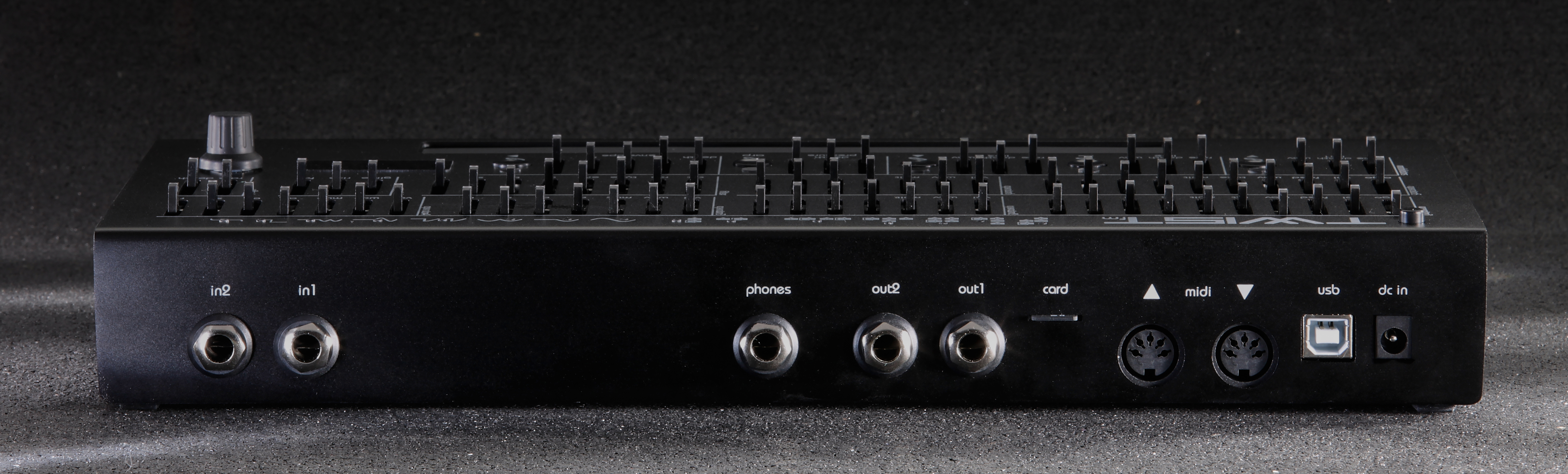 TWISTfm rear connectivity