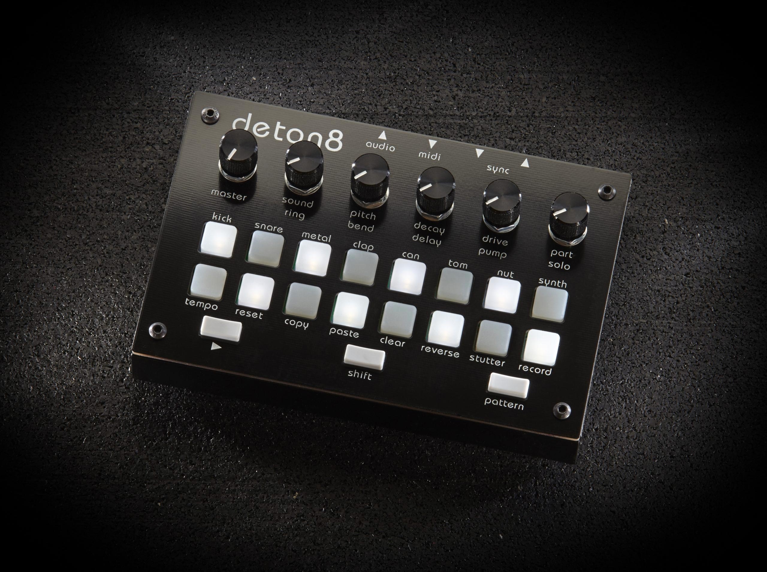 deton8 close-up product shot