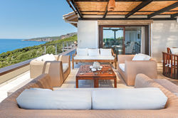 Villa Alto Mare, Alaties