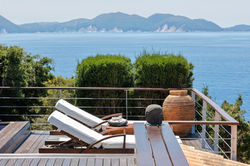 Villa Alto Mare, Alaties