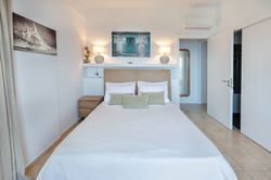 Villa Alto Mare, Alaties