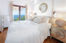 Villa Alto Mare, Alaties