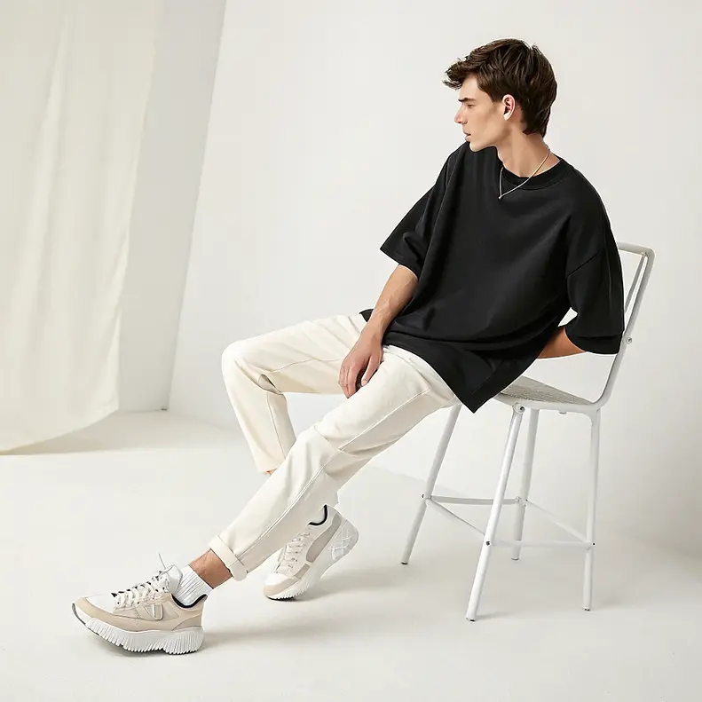 undefined_A_minimal_fashion_we (1).webp