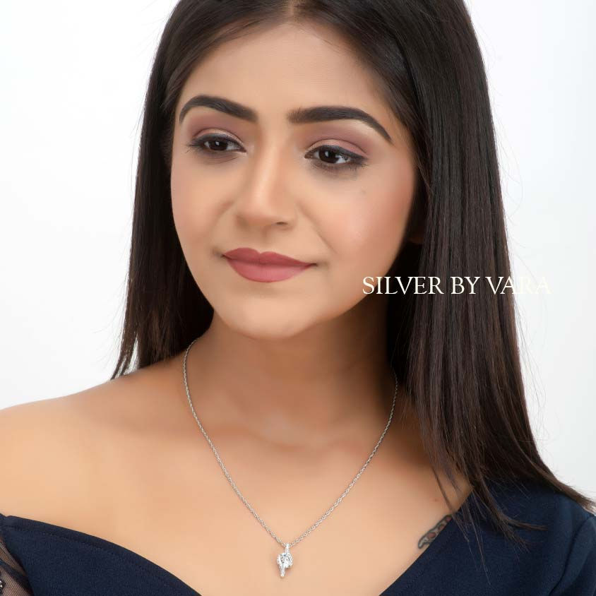 Thumbnail: Endearing curve silver necklace for women