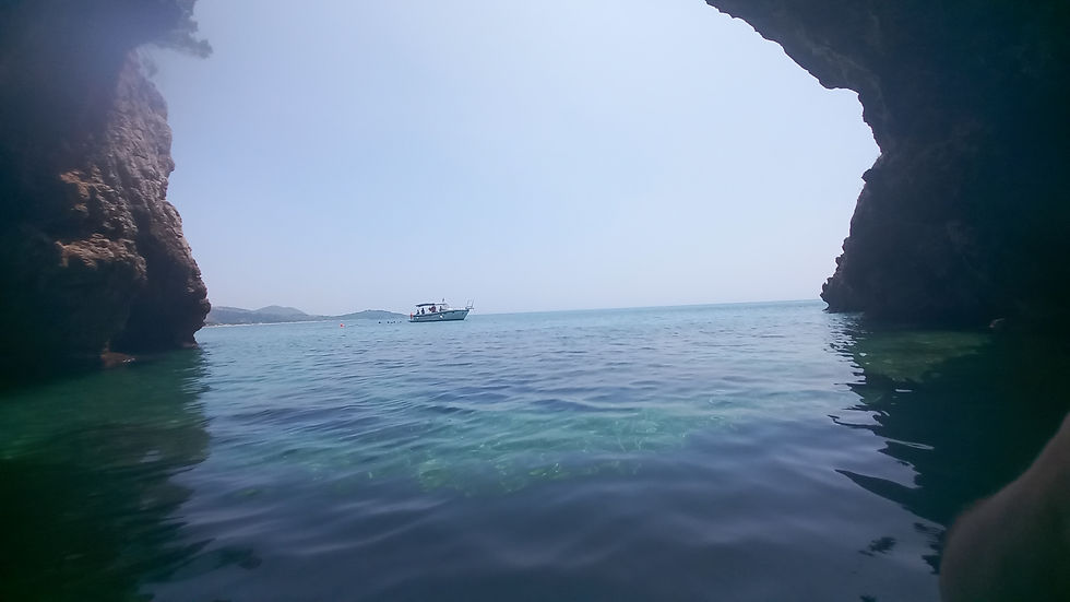 Palomera-Beach- Vista-mare-interno-Grotta-della-Madonnella-Gaeta.jpg