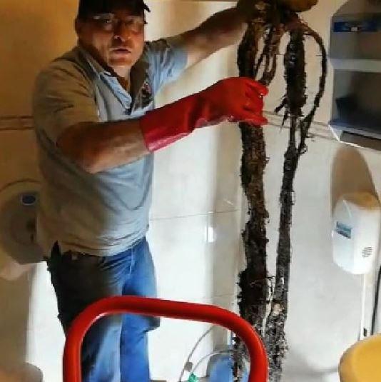 #plomeroalinstante_realizandoserviciode_