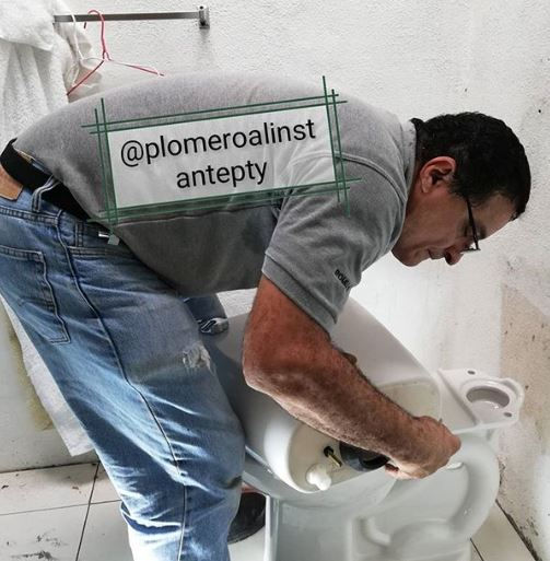 #plomeroalinstante_realizandoserviciode_
