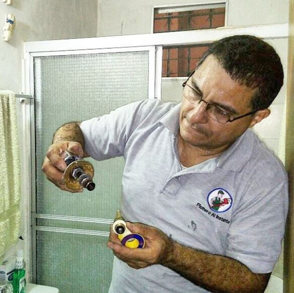 #plomeroalinstante_realizandoserviciode_
