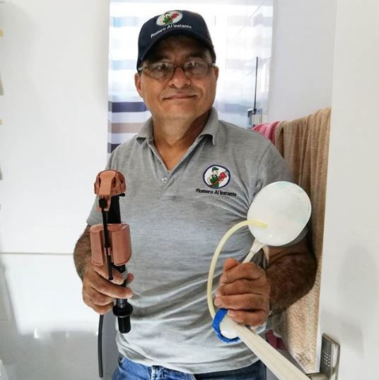 #plomeroalinstante_realizandoserviciode_