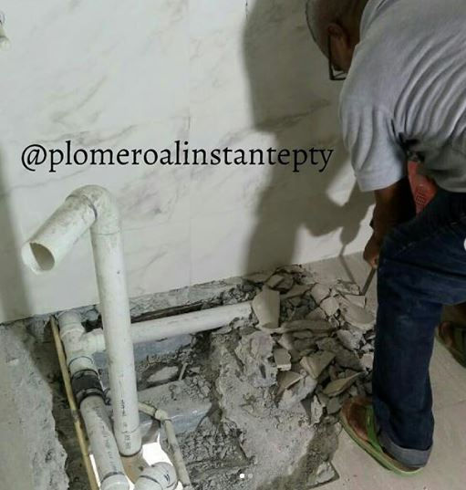 #plomeroalinstante_realizandoserviciode_