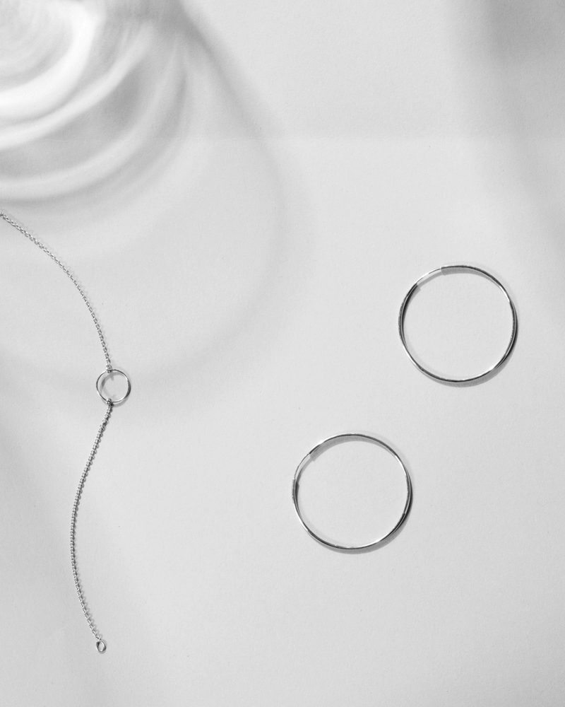 Gold Standard, a study of gold as a minimal yet elegant accent to everyday wear. Featuring jewelry by Vrai and Oro. Photography by Sharon Radisch