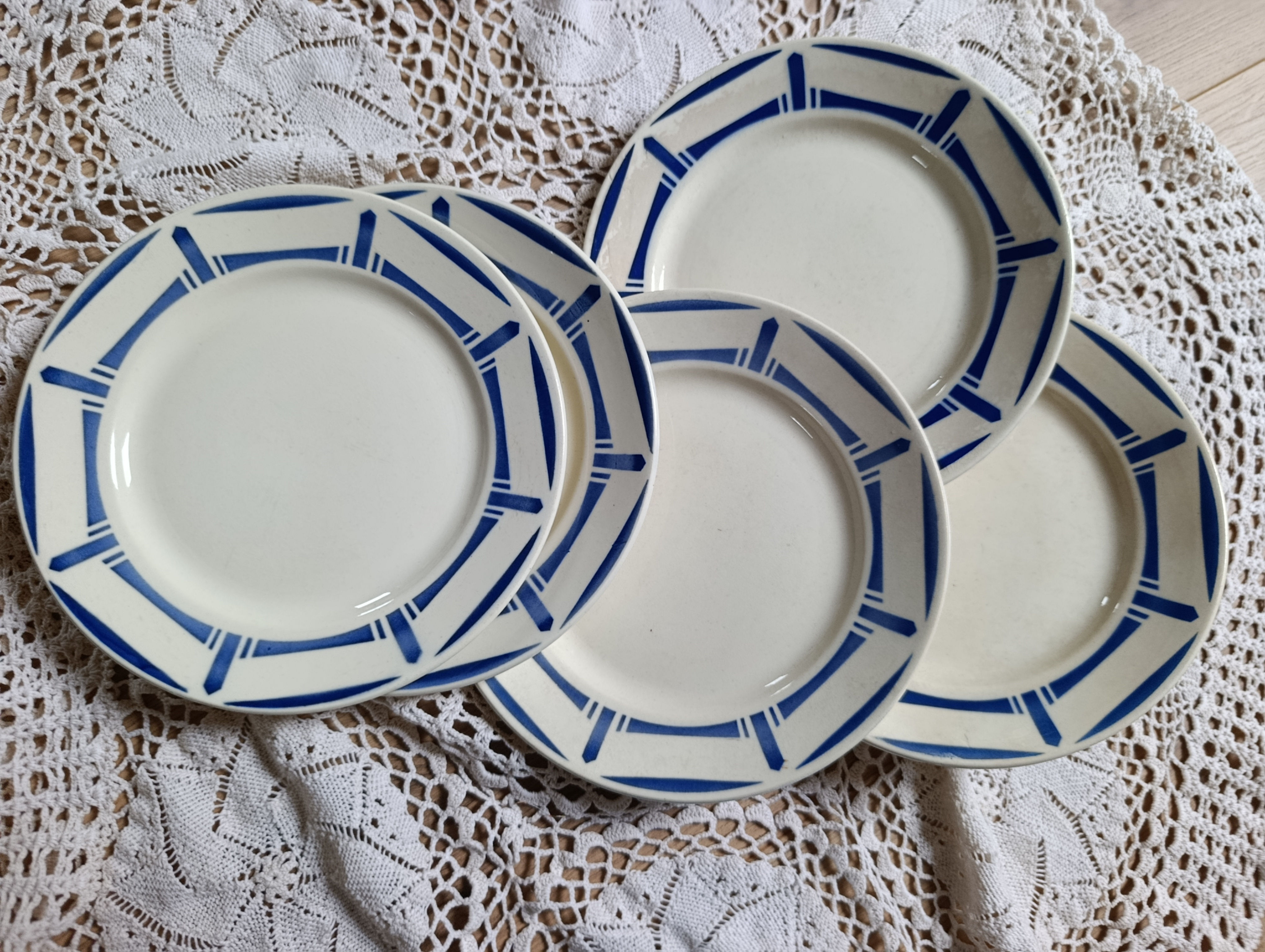 5 assiettes à dessert Art déco bleu, modèle Lucie de Badonviller