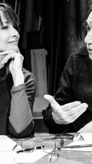 "La Note" : Quand l'Humour Éclaire une Nuit de Confessions Intimes