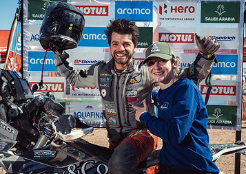 Vincent Biau - Finisher DAKAR 2024 malle moto PETOKASK stage trail maxitrail.jpg
