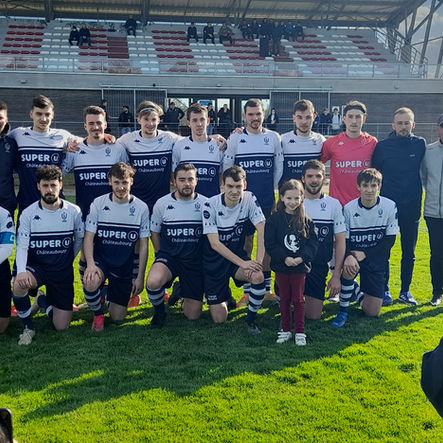 Camille donne le coup d'envoi du match Stade Castelbourgeois - US Domagné