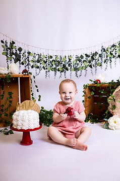 Family Photography, Family Portraits, Family Moments, Family Time, Family Traditions, Cake Smash, Cake Smash Photoshoot, First Birthday, Baby Cake Smash, Smash Cake Session, One Year Old, Birthday Fun, Birthday Photoshoot, Happy Birthday, Child photographer