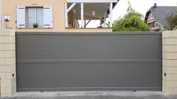 Portail coulissant aluminium motorisé