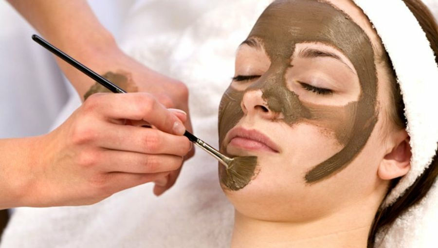 Fangoterapia antiage, con efecto lifting, rejuvenece la piel, afirma el rostro devolviendole tonacidad.