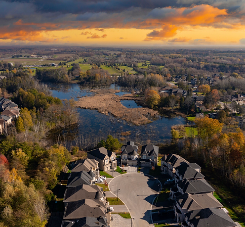 Aerial view of a beautiful residential suburb in Richmond Hill, Ontario, showcasing modern homes, green spaces, and a scenic pond — Velora Water provides premium filtration systems for cleaner, softer water in Richmond Hill communities.