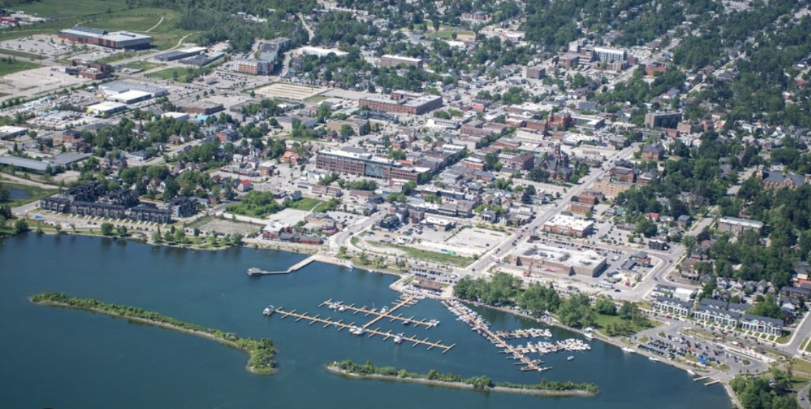 Aerial view of Orillia, Ontario looking over the waterfront at Lake Couchiching and Lake Simcoe, downtown, and surrounding residential neighbourhoods – Velora Water Systems service area for premium water filtration and softener systems