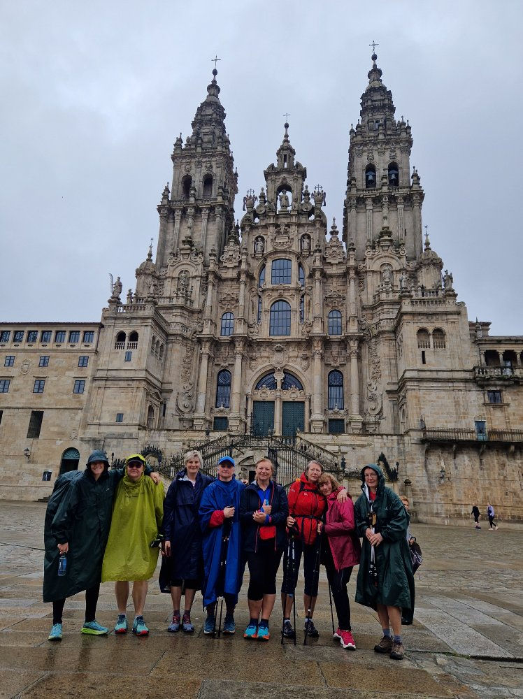 v cíli před katedrálou v Santiagu de Compostela