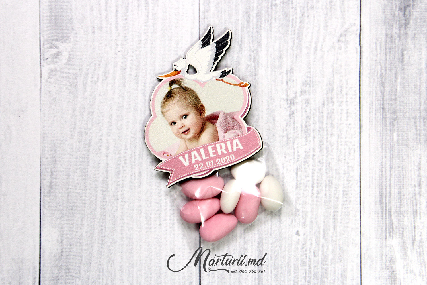 MC-033 Magnet marturie pentru fetita cu fotografia copilului si mascota Coc