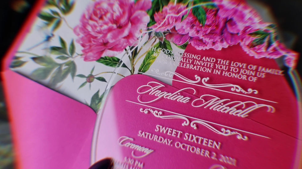 Miniatura: Acrylic wedding invitation with fuchsia, magenta color flowers.