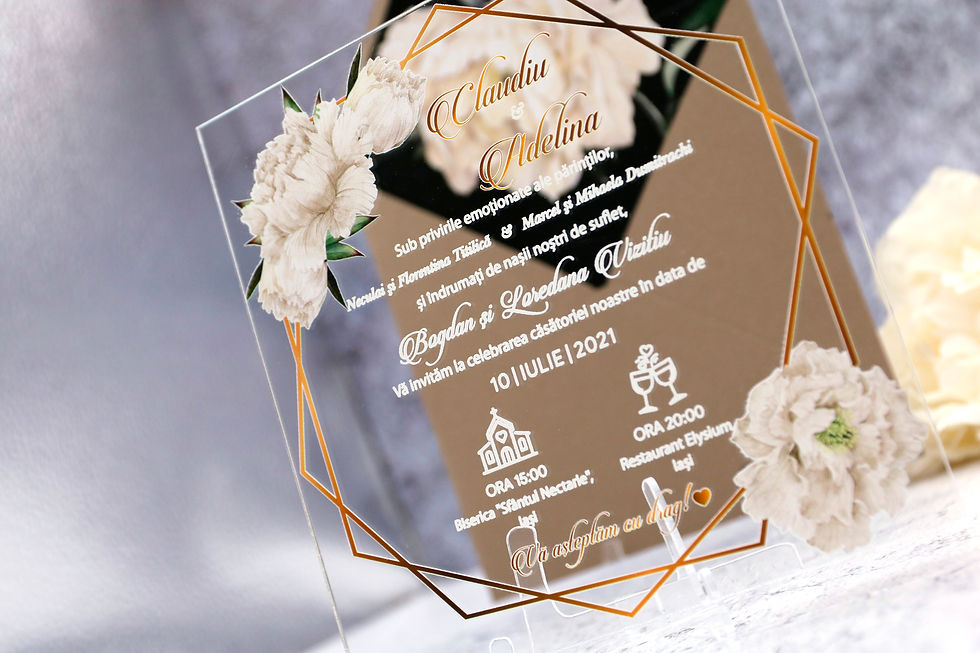 Miniaturbild: Hochzeitseinladungen aus Acryl mit Vintage-weißer Pfingstrose