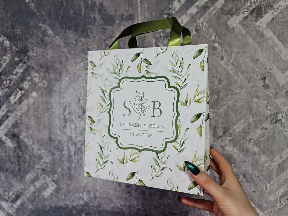 Miniaturbild: Wedding welcome bags with greenery pattern. Personalized hotel guest bags