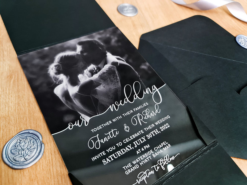 Miniatura: Acrylic wedding invitation with photo in black and white, with transformer cover