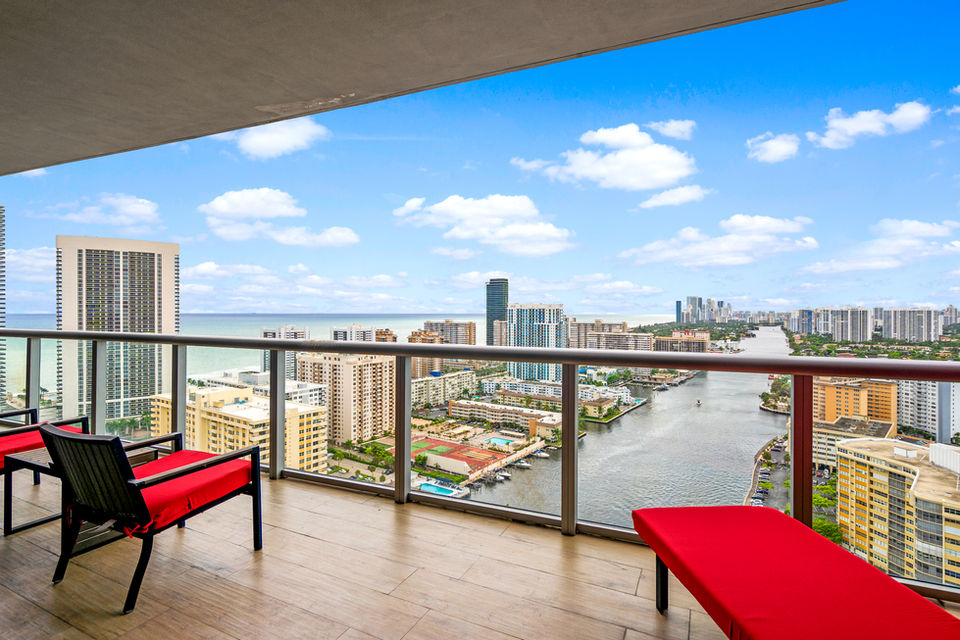 Hallandale Beach, FL Condo