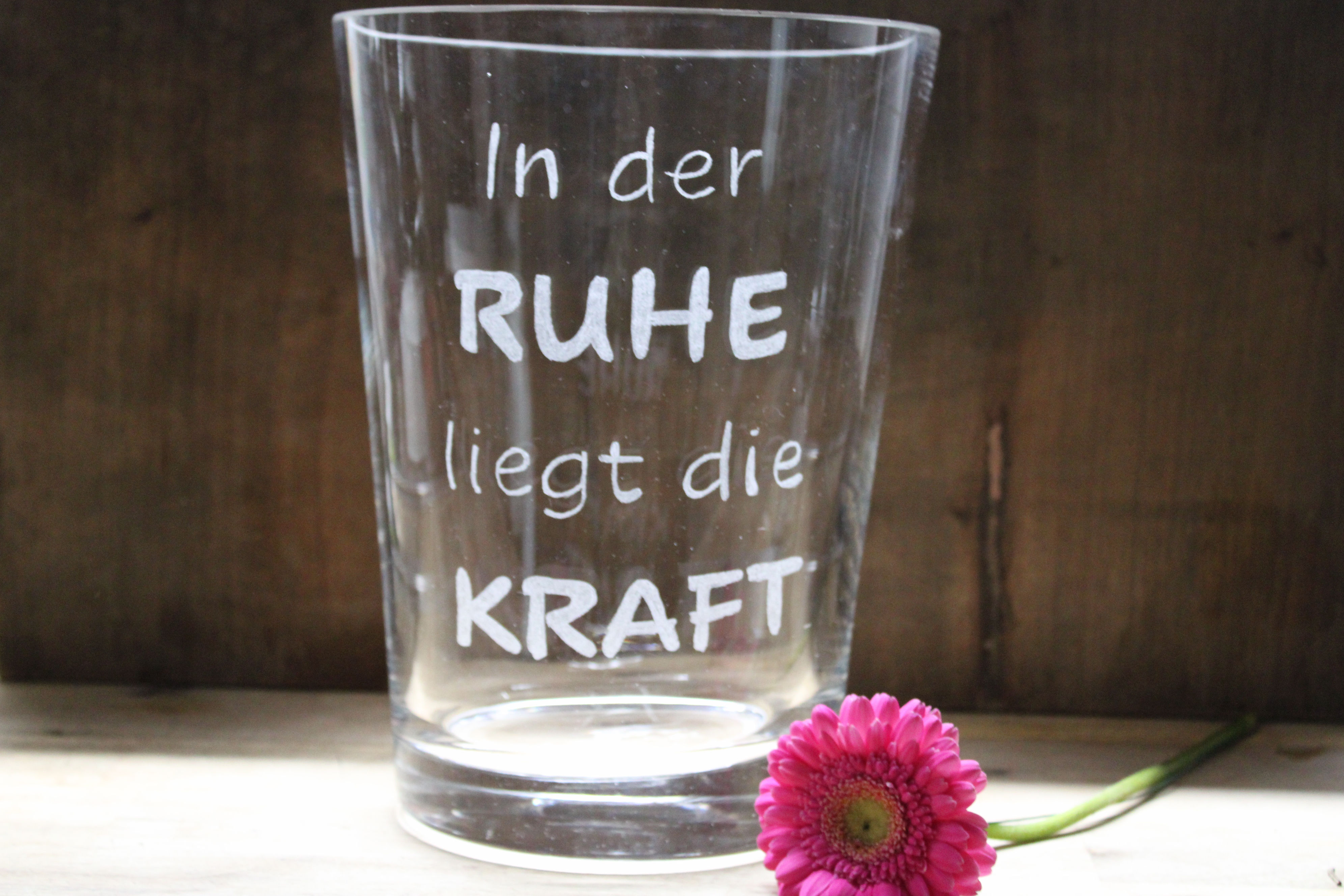 Glasvase "In der Ruhe liegt die Kraft"
