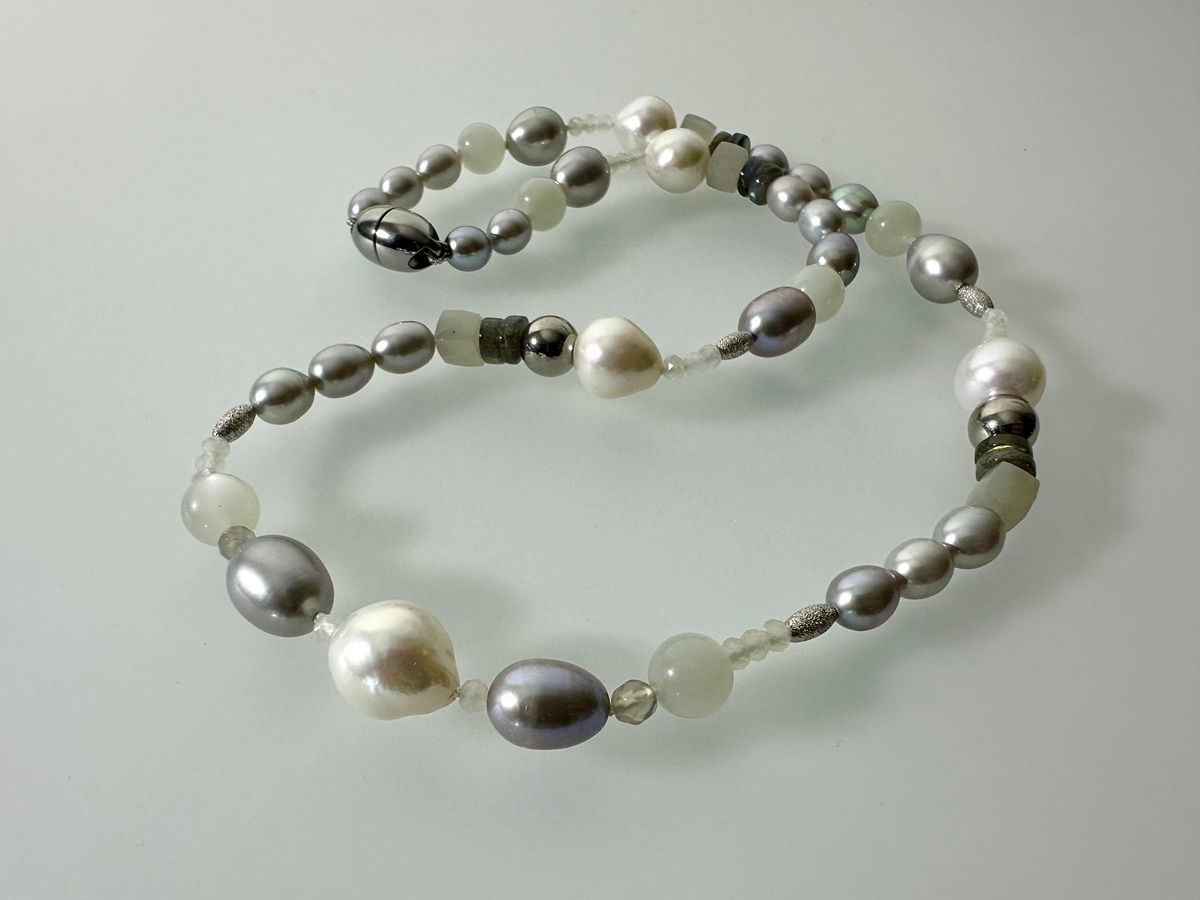 perlencollier_mit_schmucksteine