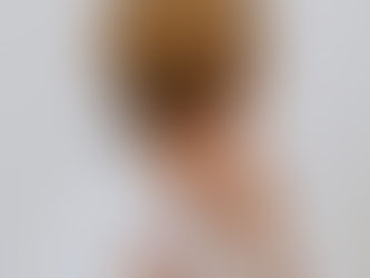 Blonds beurrés, miel doré, beige velouté… les teintes lumineuses qui font briller ton lissage