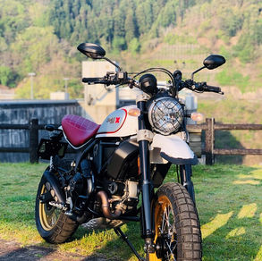 トライアンフ スクランブラー デザートスレッド